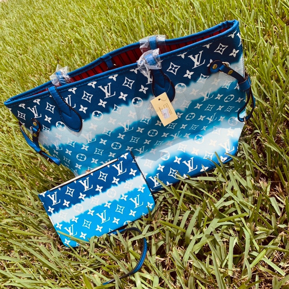 Fashionable blue bag